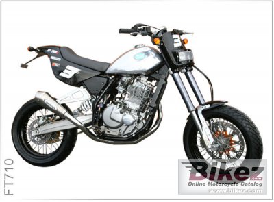 2010 CCM FT 710 photo